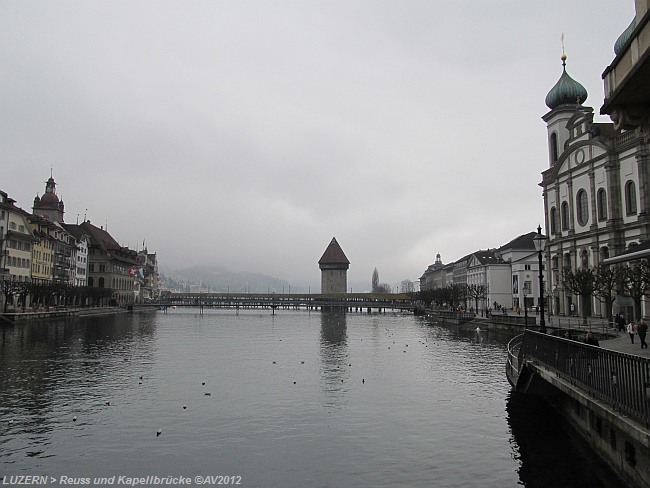 LUZERN > Fluss Reuss mit Kapellbrücke