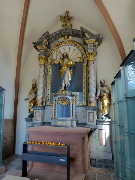 D:Bayern>Wörth am Main>Friedhofskapelle St. Martin>Altar