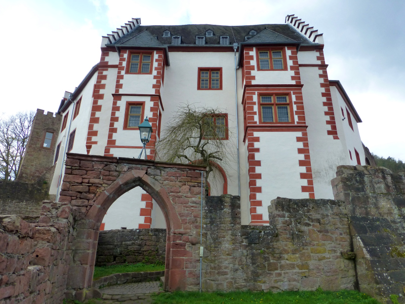 D:Bayern>Miltenberg>Schloßgasse>zweites Tor und Palas