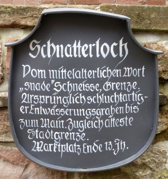 D:Bayern>Miltenberg>Marktplatz>Schnatterloch>Schild