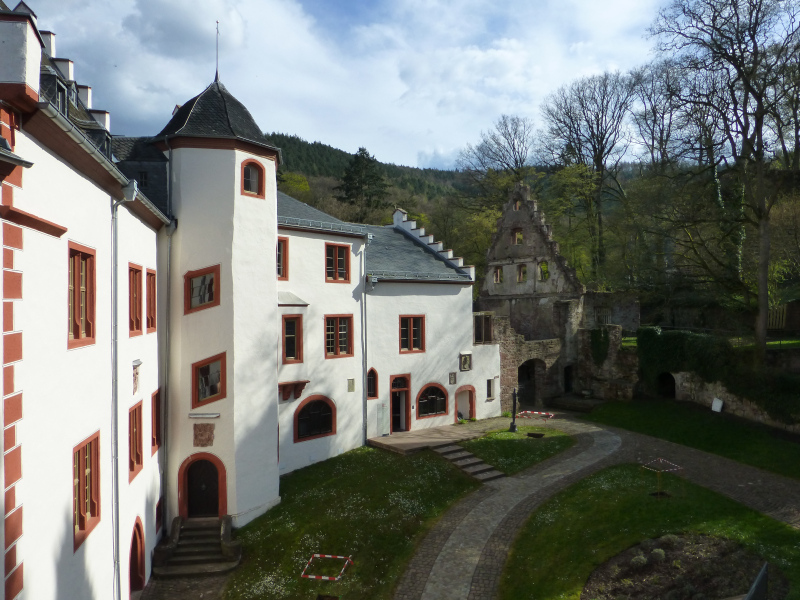 D:Bayern>Miltenberg>Mildenburg>Burghof vom Wehrgang aus