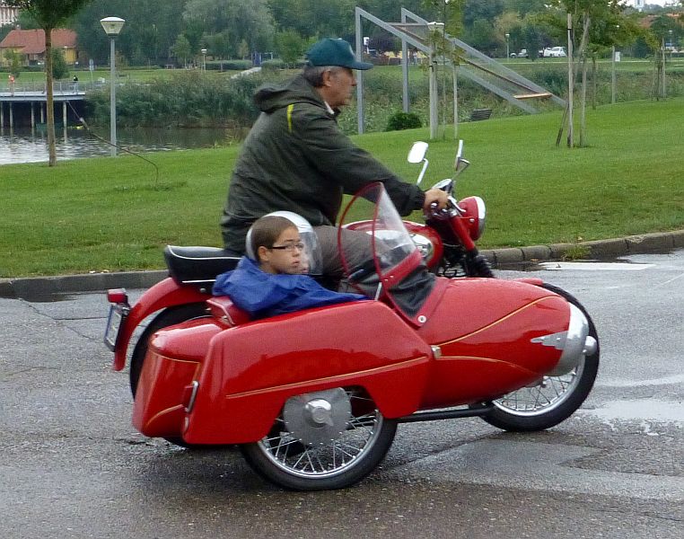 H:Mezőkövesd>Veteranenkorso>Pannonia P21 mit Beiwagen