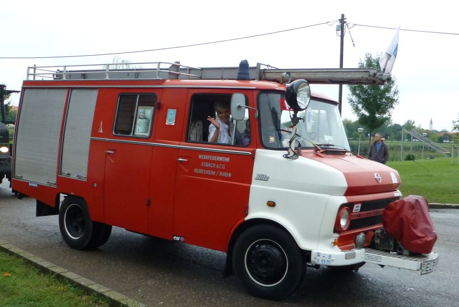 H:Mezőkövesd>Veteranenkorso>Opel Blitz letzte Geneation