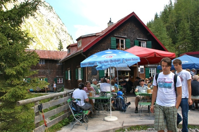 Hütte