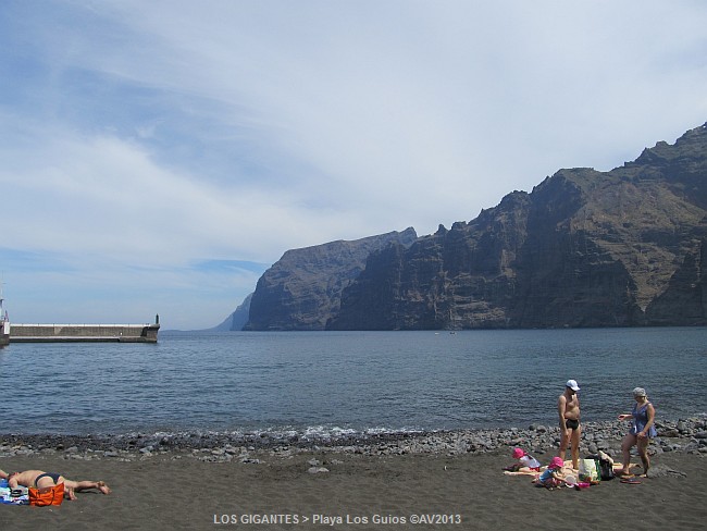 LOS GIGANTES > Steilküstenpanorama am Badestrand > ACANTILADOS DE LOS GIGANTES