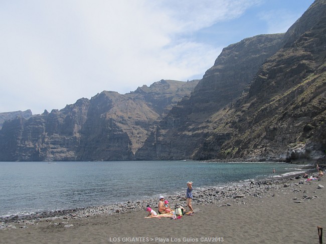 LOS GIGANTES > Steilküstenpanorama am Badestrand > ACANTILADOS DE LOS GIGANTES