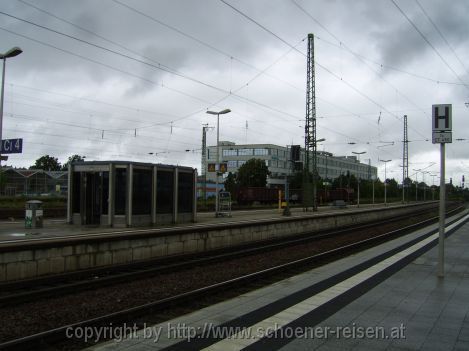 BRUCHSAL > Bahnhof > Bahnsteig