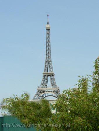 SATTELDORF > Eiffelturm an der A6