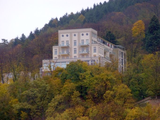 D:BW>Heidelberg>ehemaliges Schlosshotel von der Stadt aus gesehen