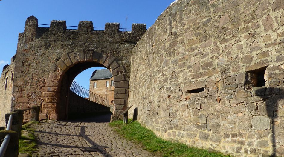 D:Hessen>Burg Breuberg>neues äußeres Burgtor1