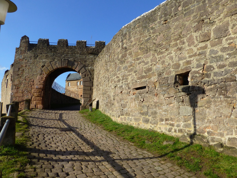 D:Hessen>Burg Breuberg>neues äußeres Tor