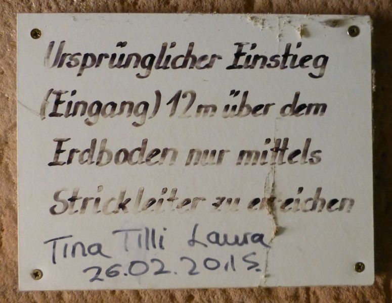 D:Hessen>Burg Breuberg>Kernburg>Bergfried>alter Zugang>innen>Schild