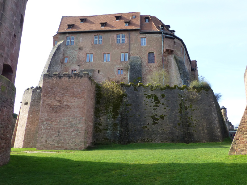 D:Hessen>Burg Breuberg>Burggraben>Kernburg>Ostfront